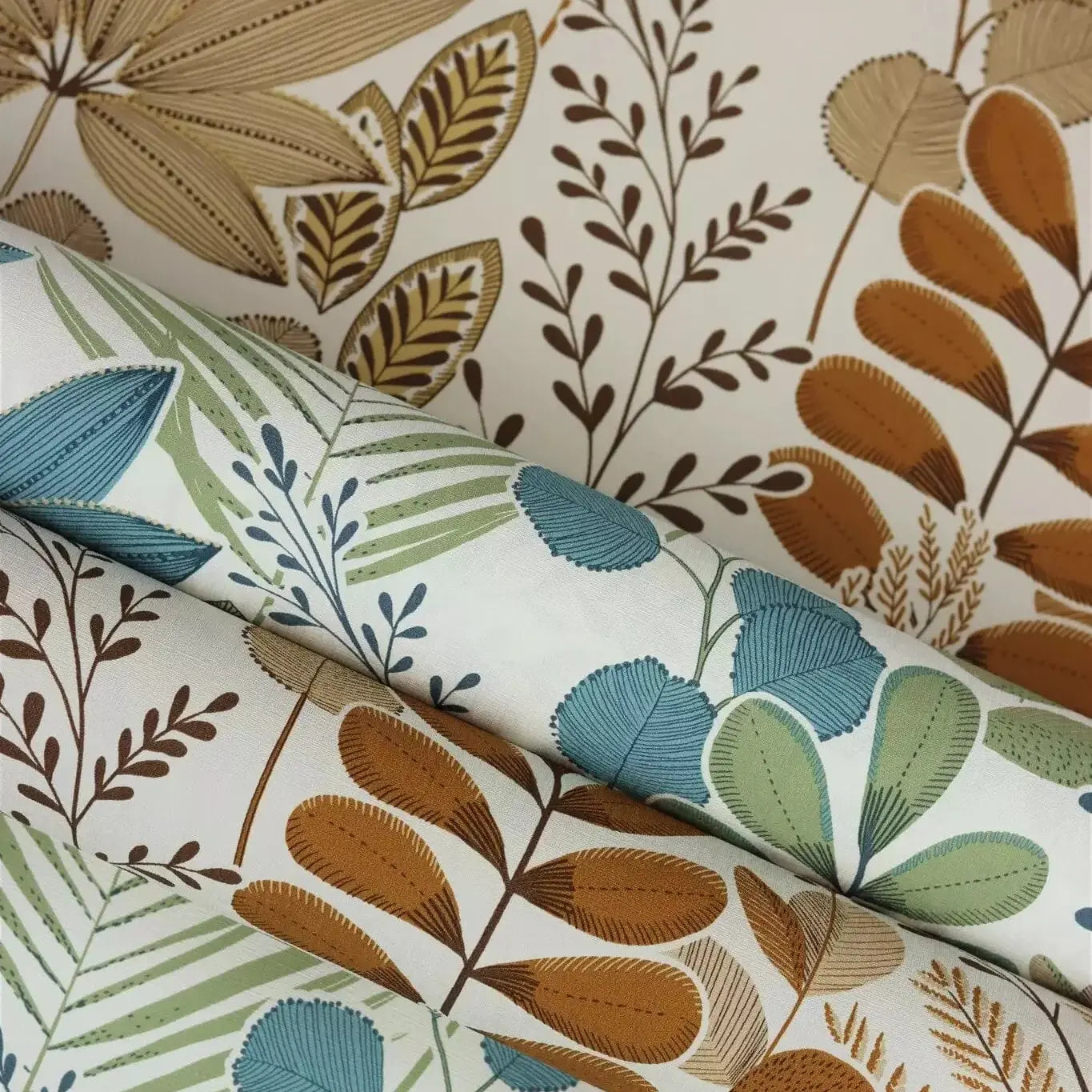 Tapetes ar dabisku rakstu: lapas un zariņi uz balta fona