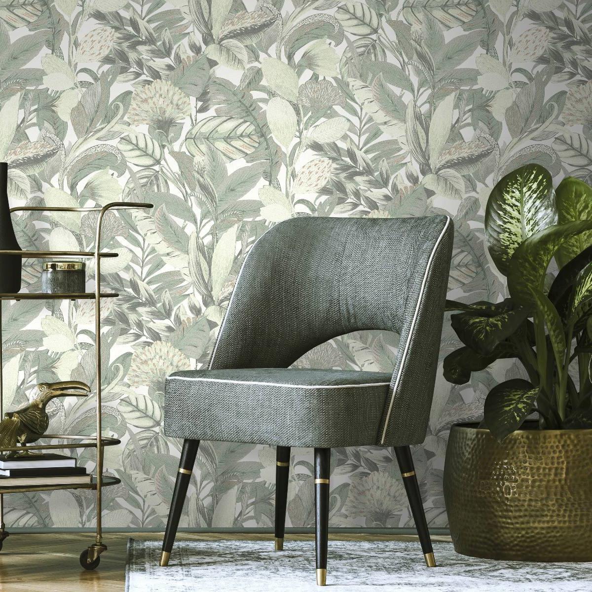 Tropiskas tapetes interjerā zaļos toņos