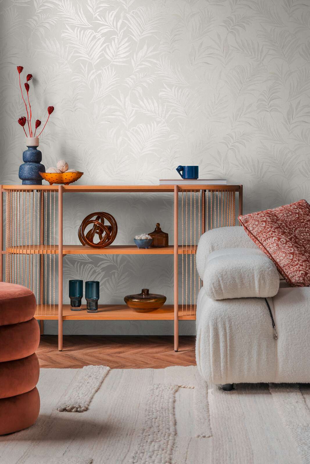 Baltas tapetes ar smalkām krēmkrāsas palmu lapām, 3011051