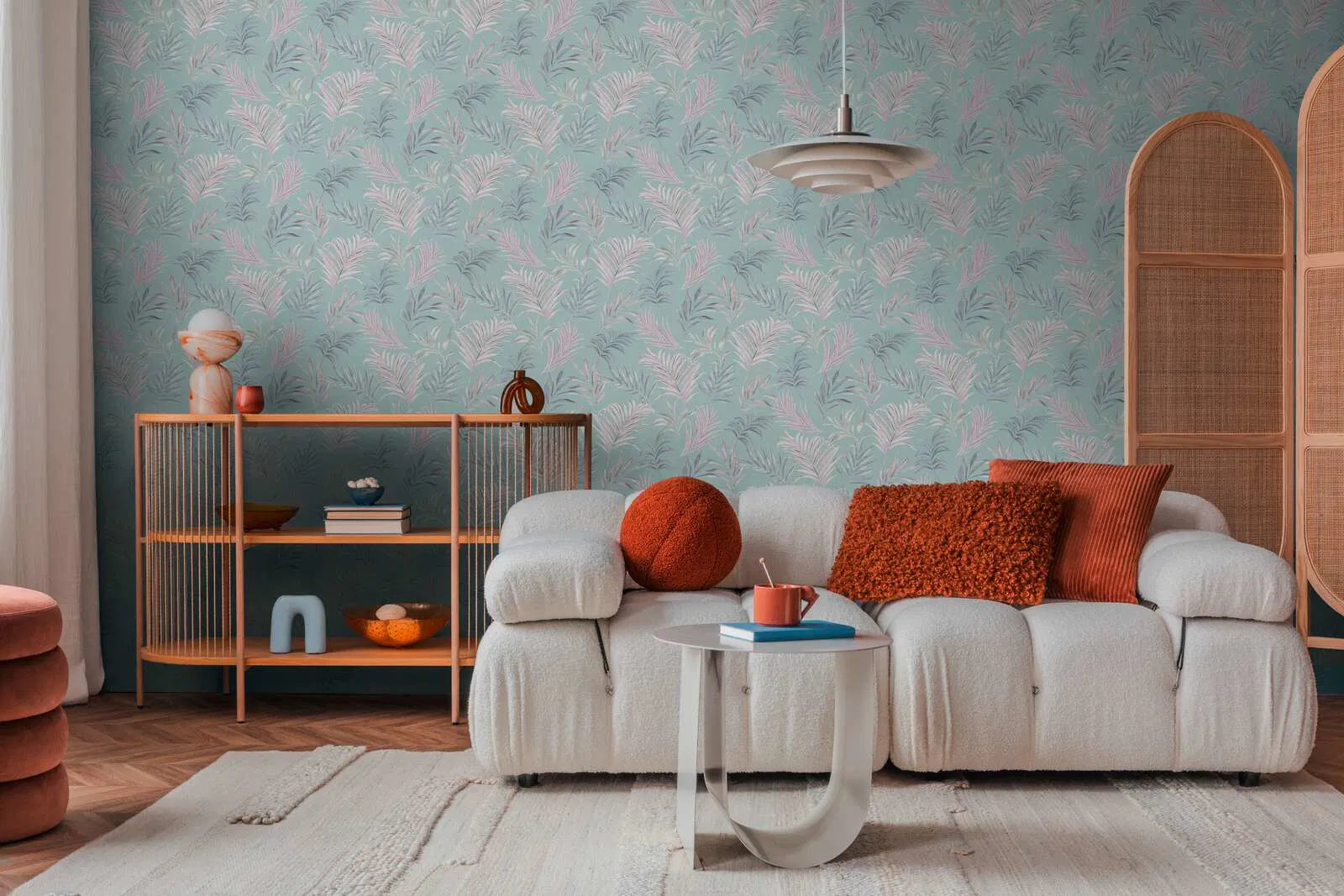 Maigi zaļas tapetes ar filigrānām lapām pasteļtoņos, 3011052