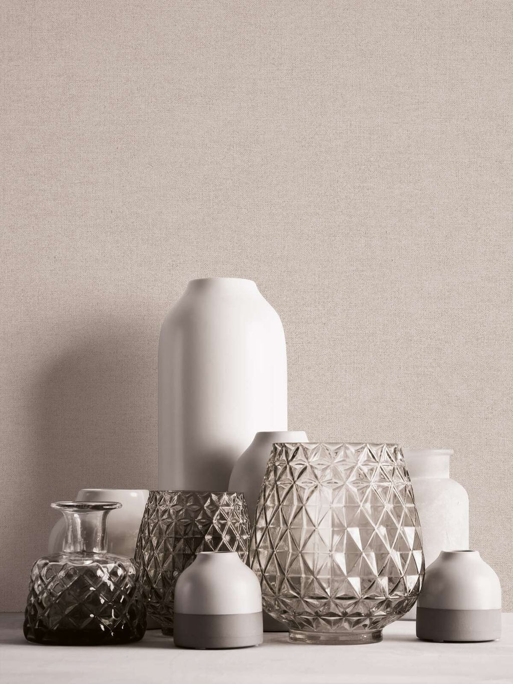 Vienkrāsainas bāli brūnas tapetes ar boho stilu - vizualizācija interjerā