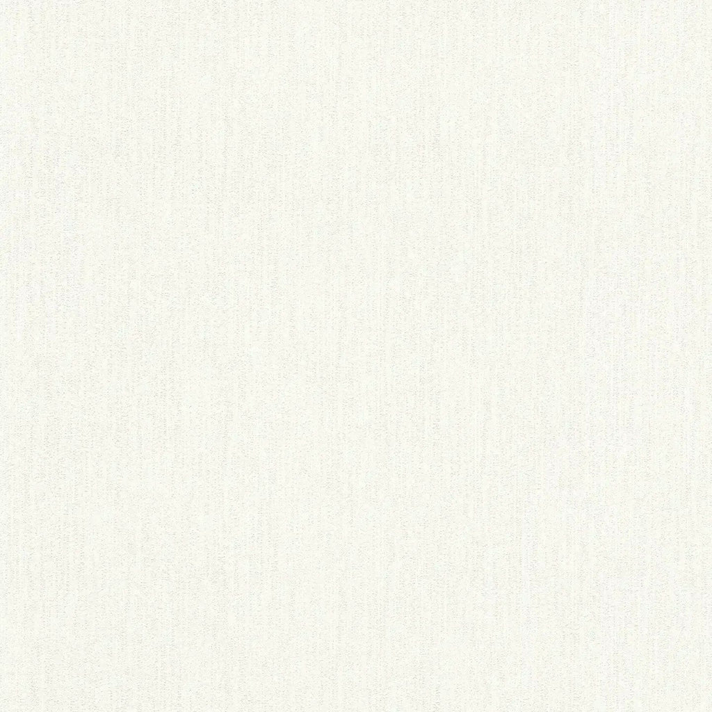 Baltas tapetes ar lauku stila iedvesmu un maigu tekstūru dabiskam dizainam