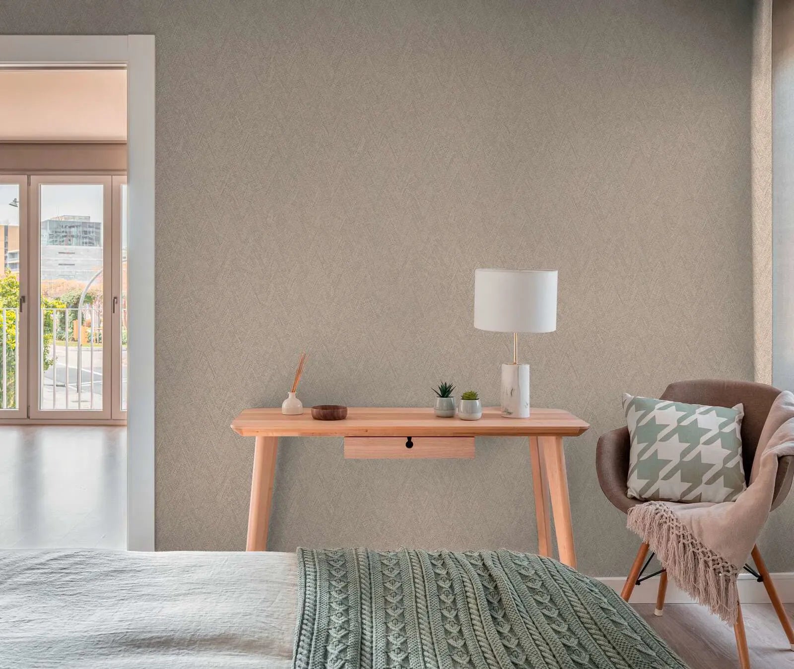 Brūnas neaustas tapetes ar zigzaga tekstūru | 3010611