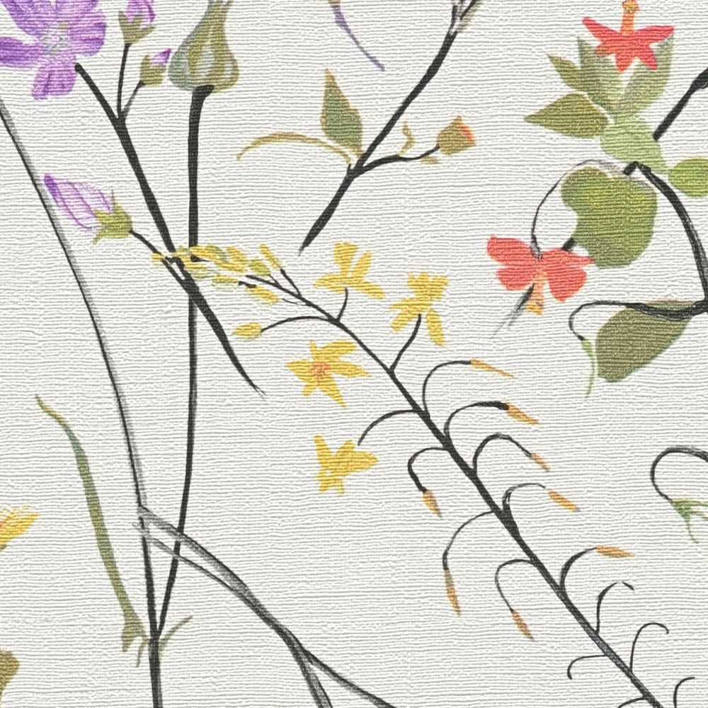 Izteiksmīgas daudzkrāsainas tapetes ar ziedu dizainu - kombinācija ar mebelēm