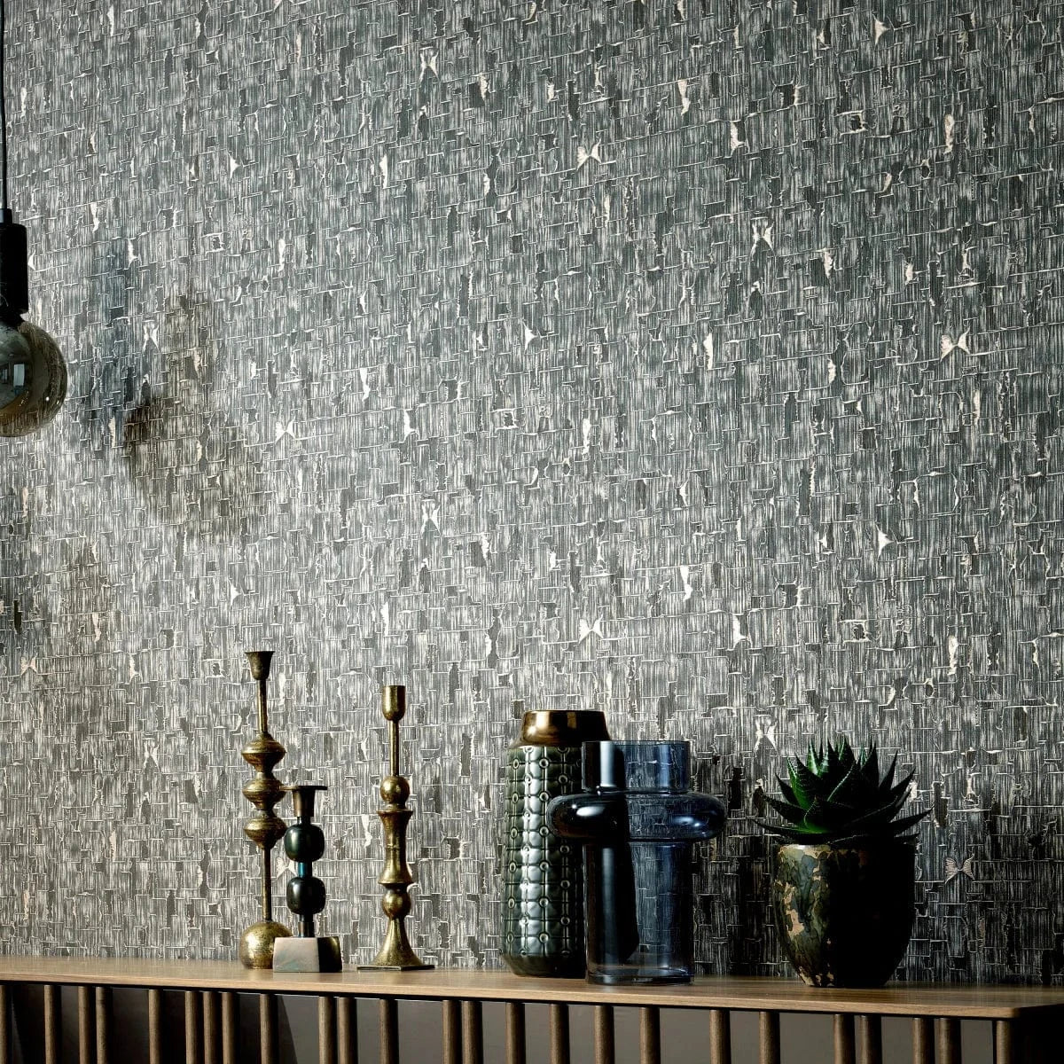 Melnas un zelta tapetes ar abstraktu dizainu – grezns interjers un luksusa sajūta  