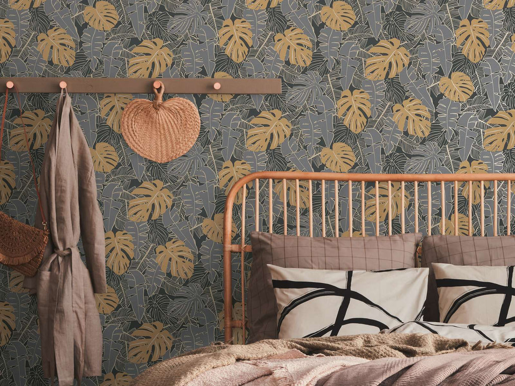 Džungļu tapetes ar banānu lapu rakstu un metālisku spīdumu - vizualizācija interjerā