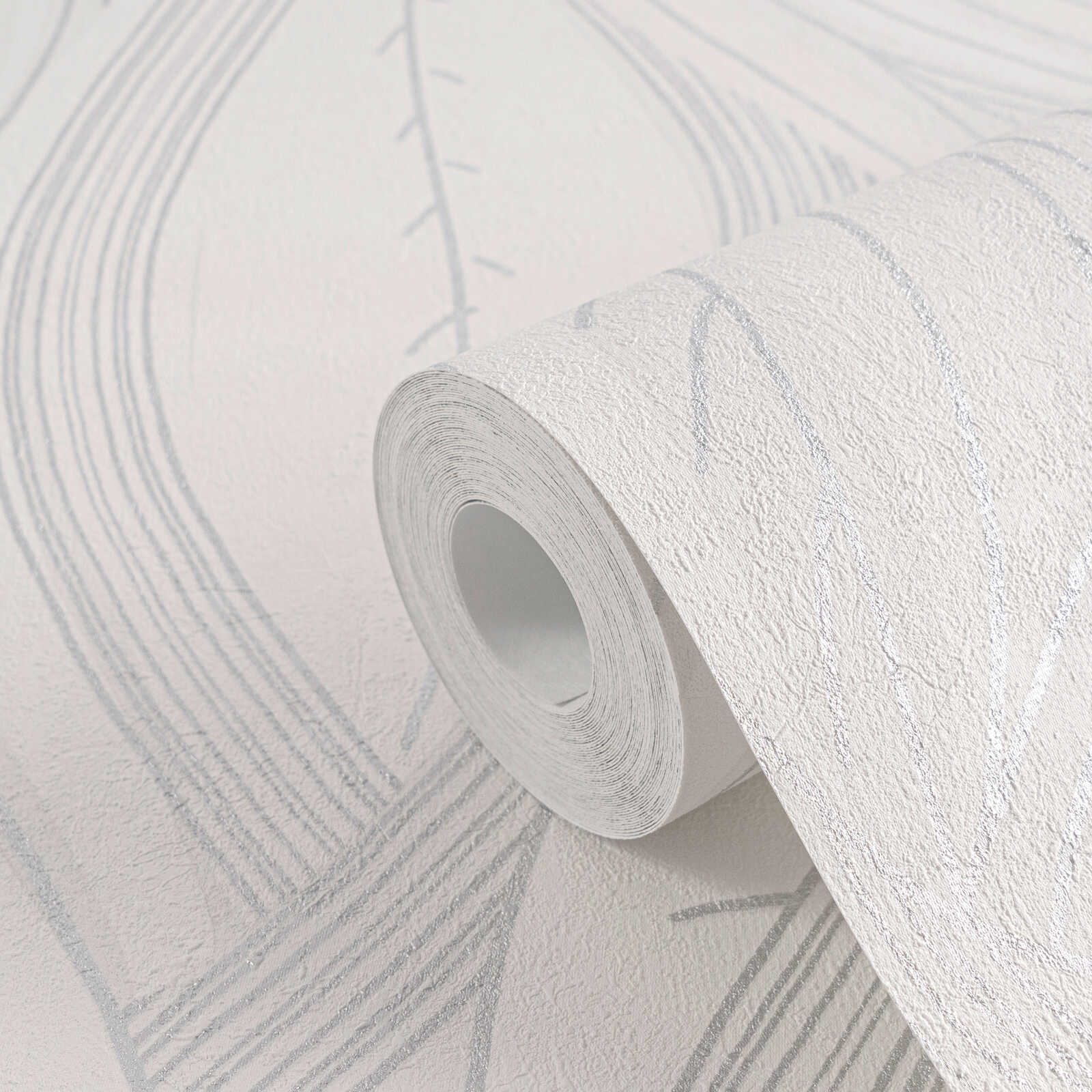 Modernas lapu dizaina tapetes ar metālisku spīdumu pelēkā - vizualizācija interjerā