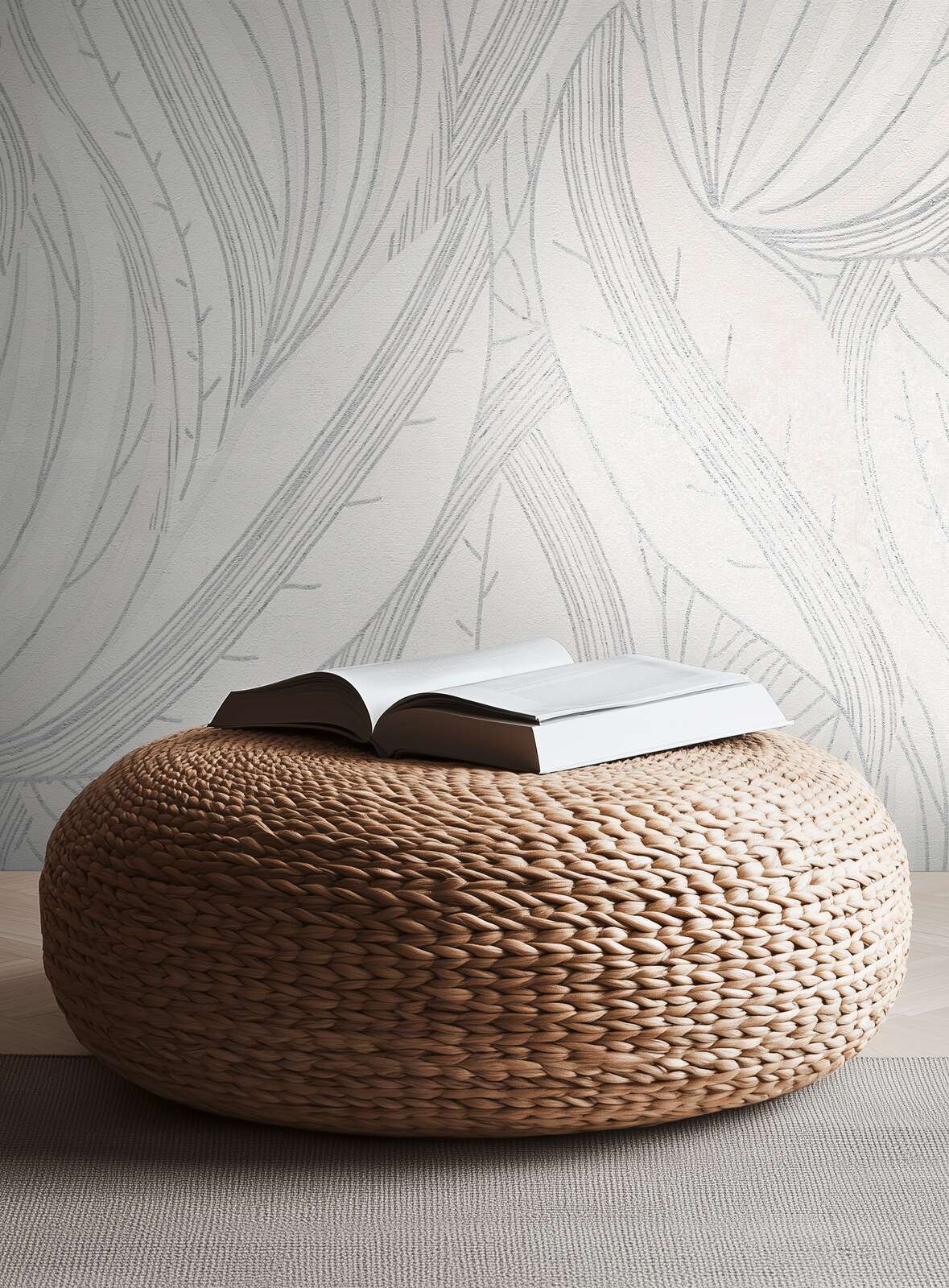 Modernas lapu dizaina tapetes ar metālisku spīdumu pelēkā - guļamistabas interjerā