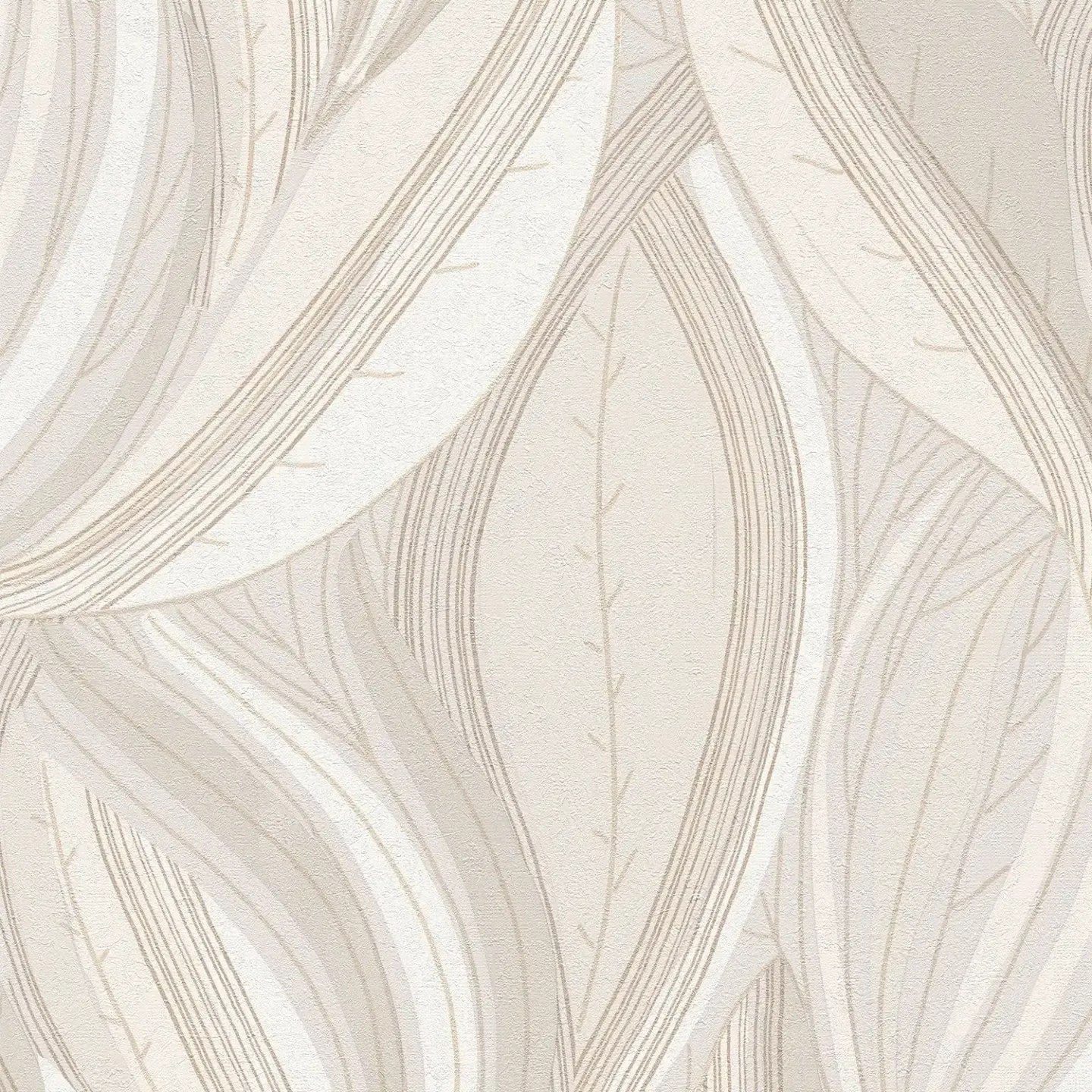 Elegantas tapetes ar izliektu lapu ornamentu krēmkrāsas toņos - guļamistabas interjerā