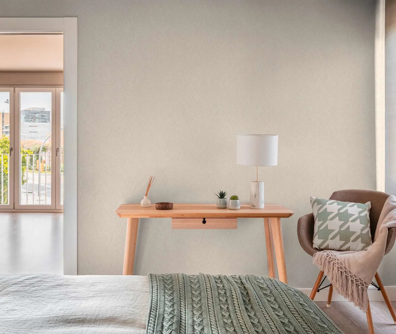 Elegantas tapetes ar zigzaga rakstu un tekstila efektu | 3010612