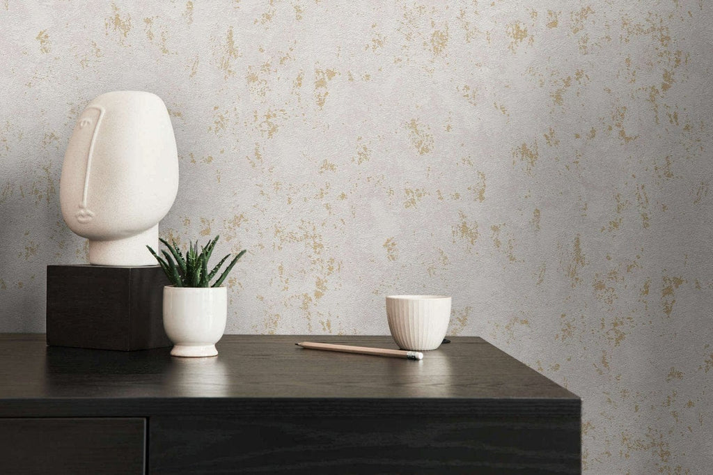 Pelēkas tapetes ar zelta spīdumu luksusa noskaņai un elegances akcentam