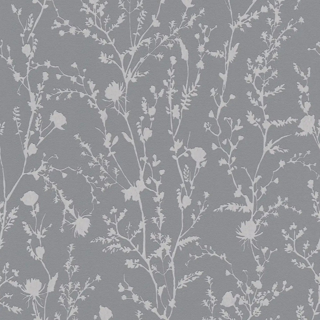 Tumši pelēkas ziedu tapetes ar drosmīgu akcentu izteiksmīgam interjeram