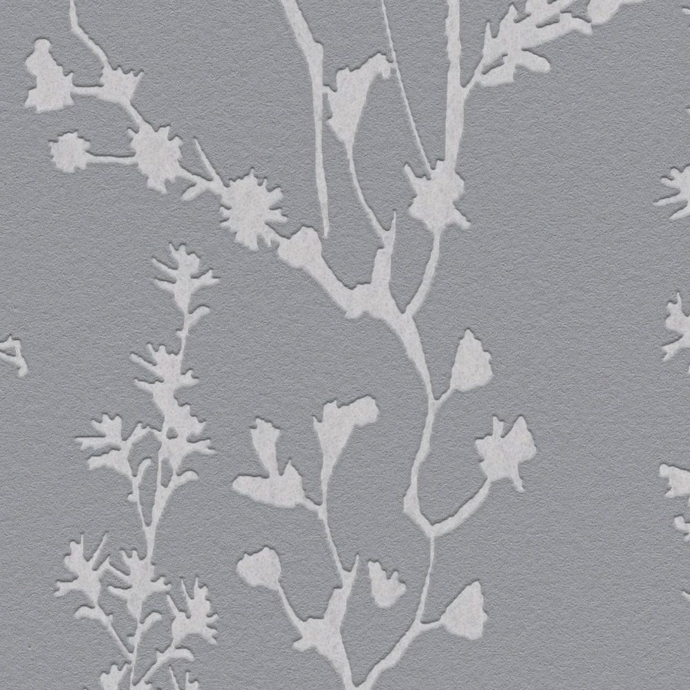 Tumši pelēkas ziedu tapetes ar drosmīgu akcentu izteiksmīgam interjeram