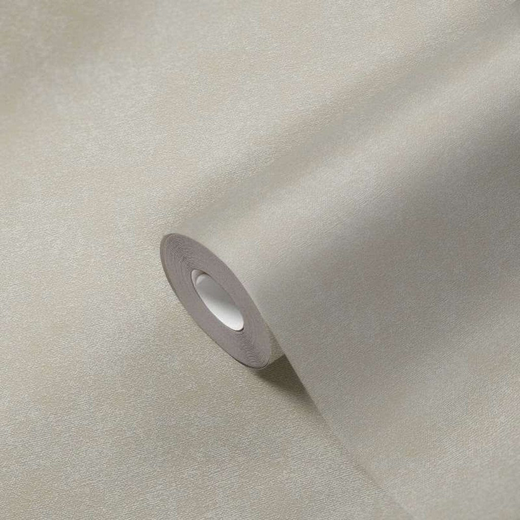 Bēšas tapetes ar matētu virsmu un harmonisku toni mājīgai sienu apdarei