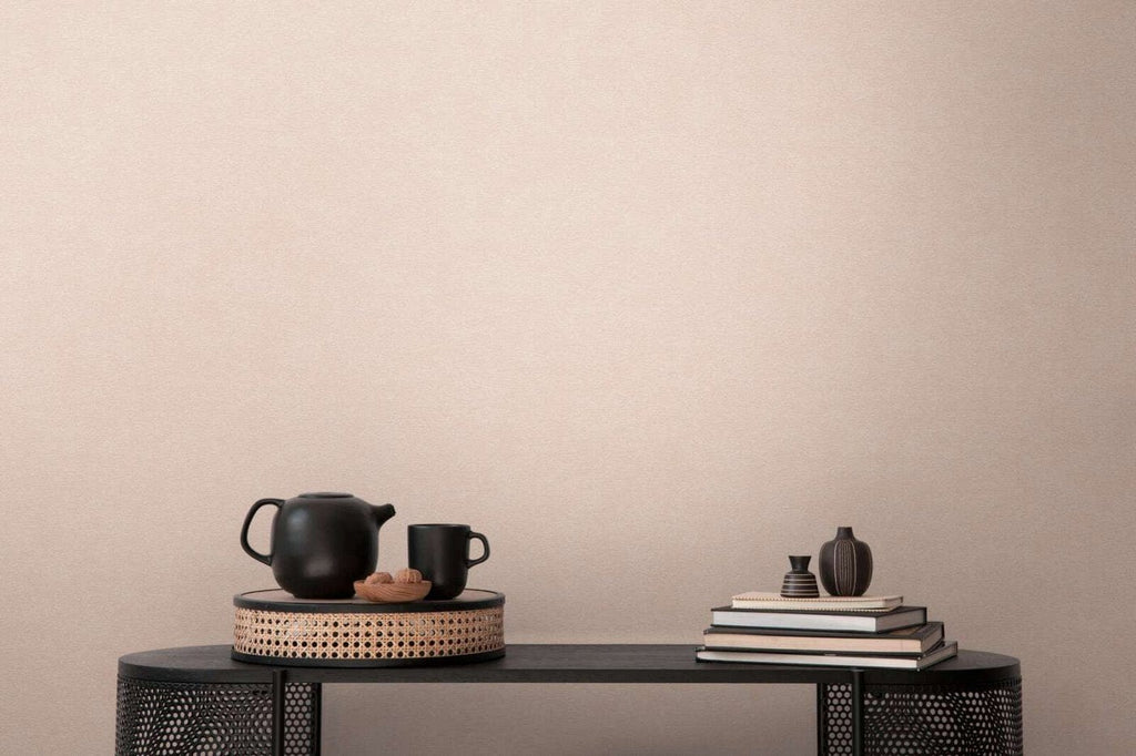 Rozā tapetes ar maigu tekstūru un rotaļīgu maigumu sievišķīgai telpai