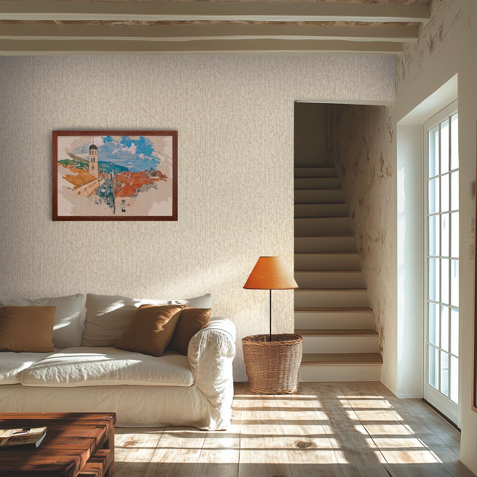 Maigas krēmkrāsas tapetes ar stilīgu zeltainu tekstūru - viesistabas interjerā