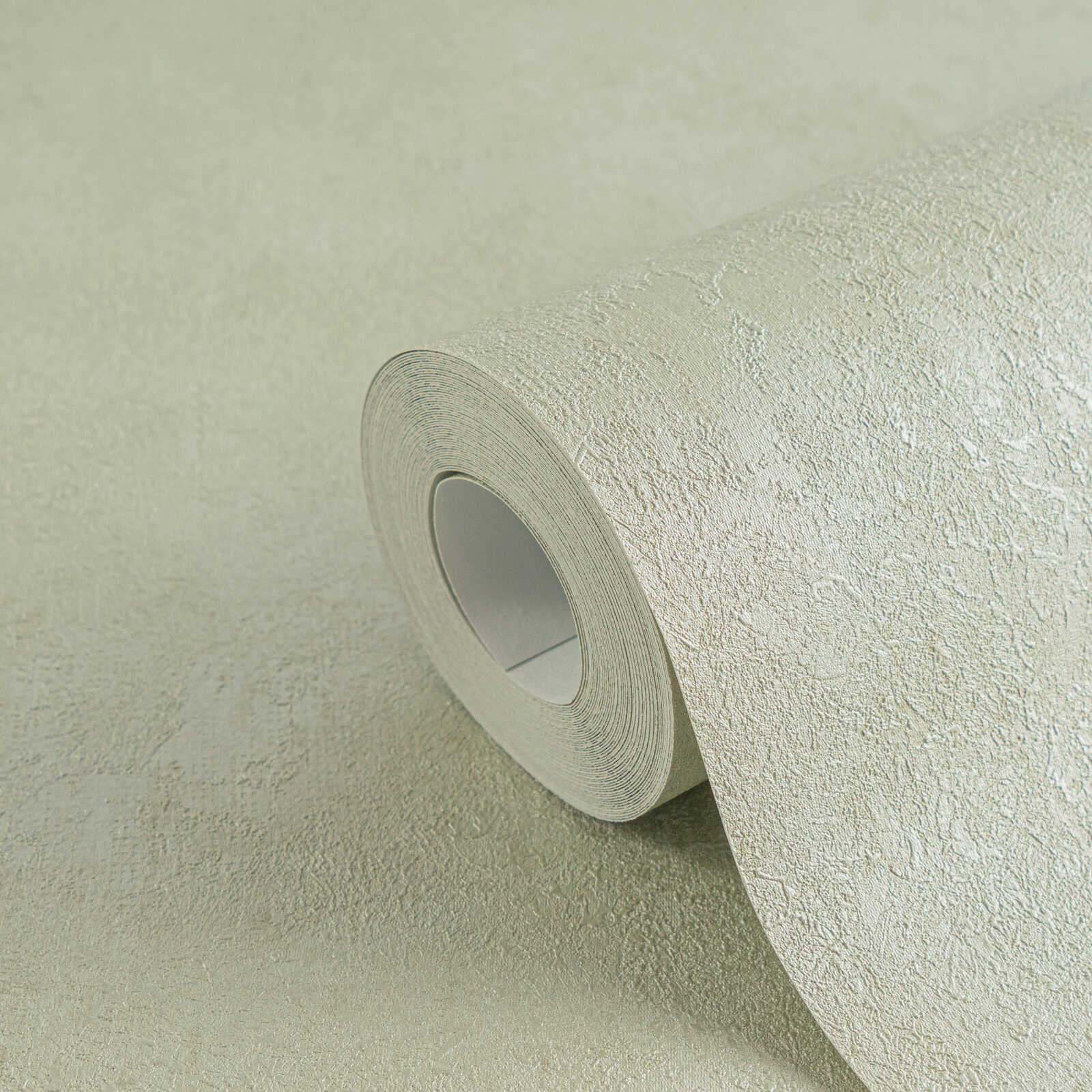 Zaļas tapetes ar viegli spīdīgu faktūru un dabisku noskaņu - vizualizācija interjerā