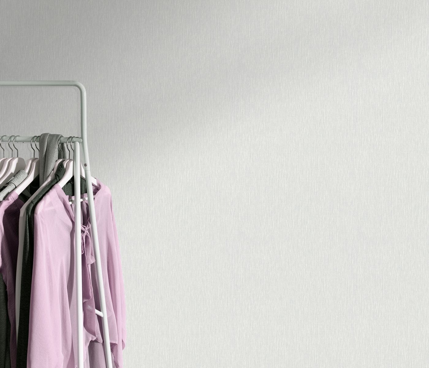 Maigi pelēkas tapetes ar zīdainu spīdumu, mierīgam interjeram, 3752477