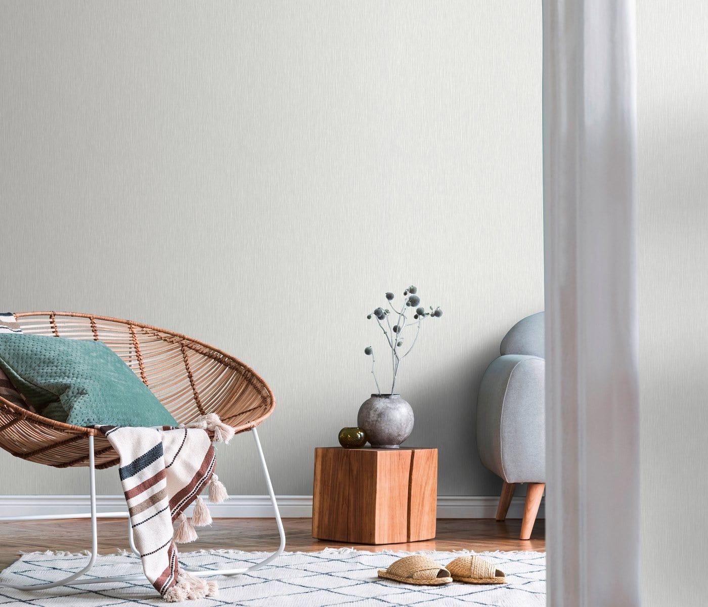 Maigi pelēkas tapetes ar zīdainu spīdumu, mierīgam interjeram, 3752477