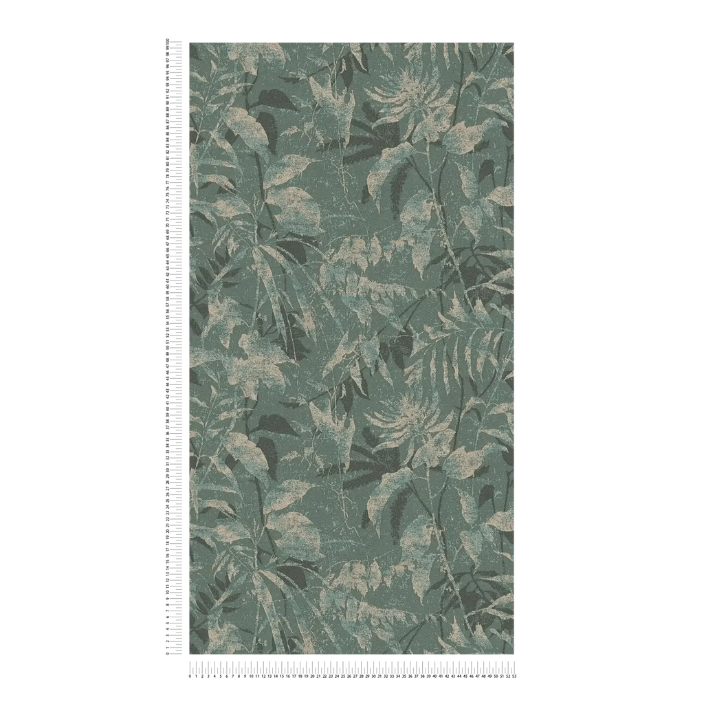 Zaļas un zelta tapetes ar košu lapu dizainu un teksturētu virsmu - istabas interjerā