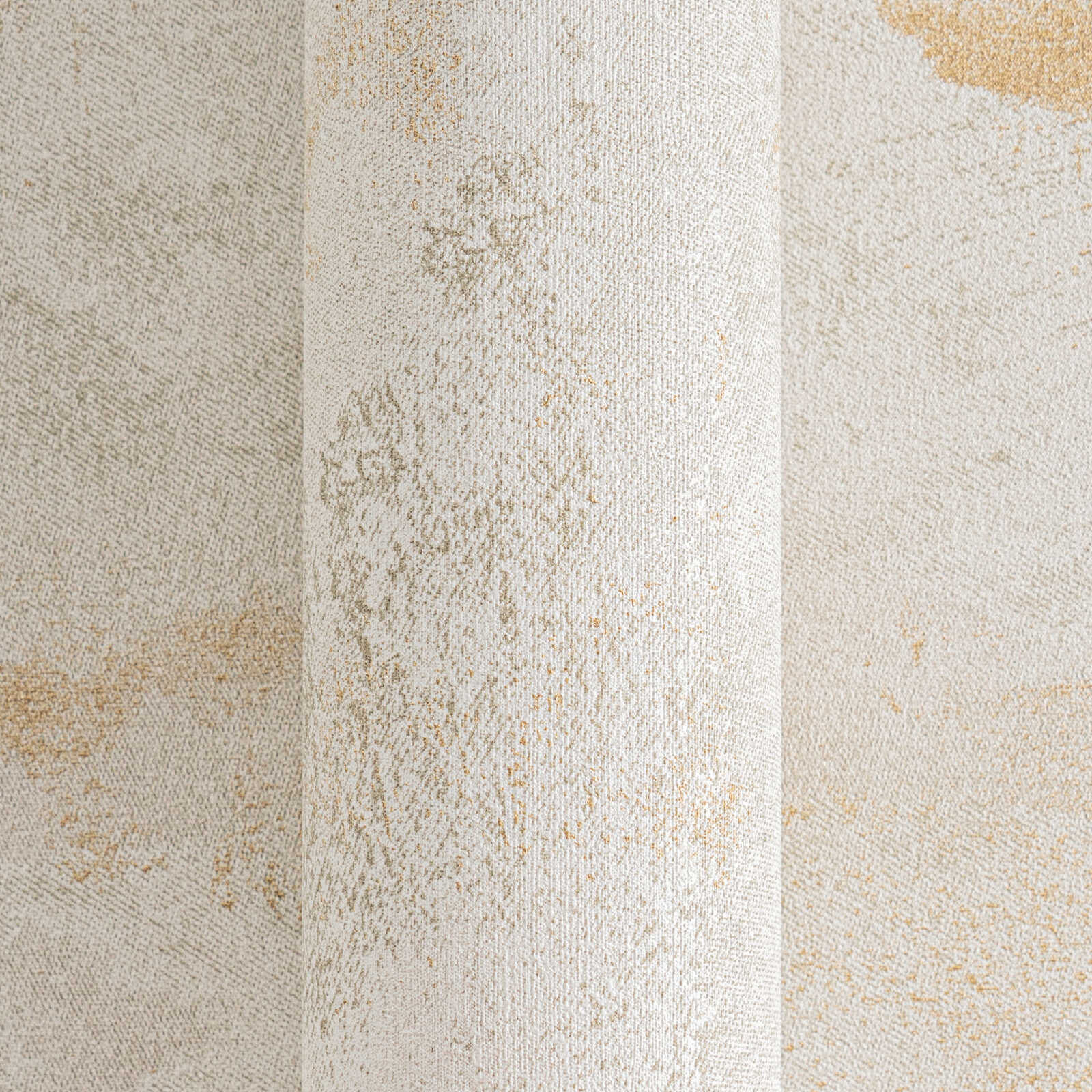 Krēmkrāsas tapetes ar mirdzošu viļņu faktūru mājīgam interjeram - vizualizācija interjerā