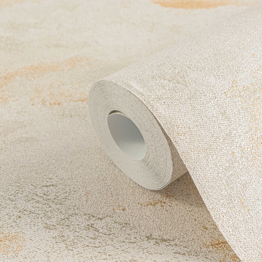 Krēmkrāsas tapetes ar mirdzošu viļņu faktūru mājīgam interjeram - viesistabas interjerā