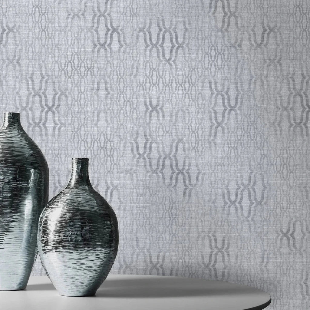 Pelēkas ornamenta tapetes ar matētu efektu – mūsdienīgs sienas dizains  