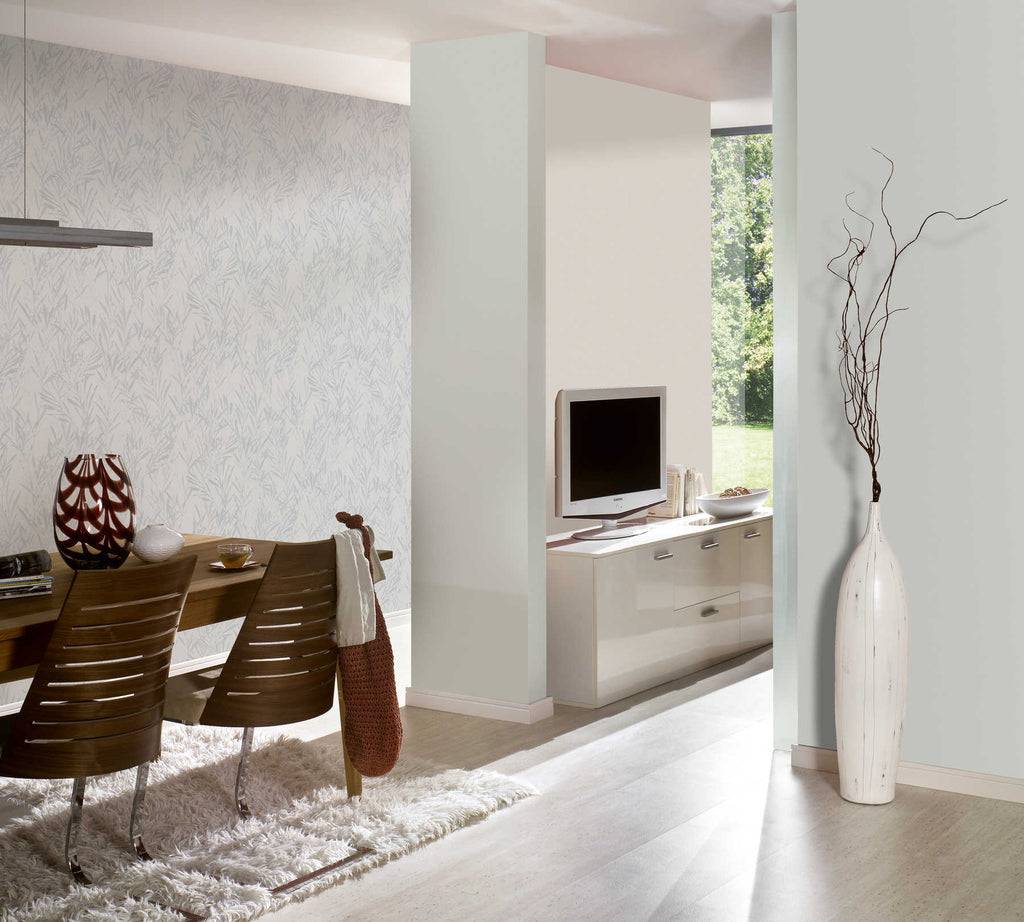 Matētas baltas tapetes ar smalku tekstūru neitrālam un vieglam interjeram