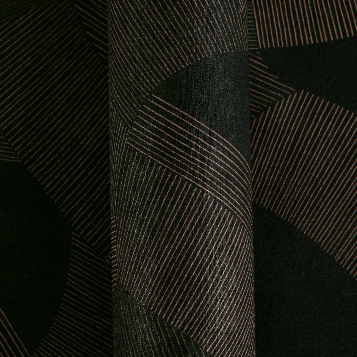 Melni brūnas tapetes ar ģeometrisku rakstu un spīdumu | 3012065