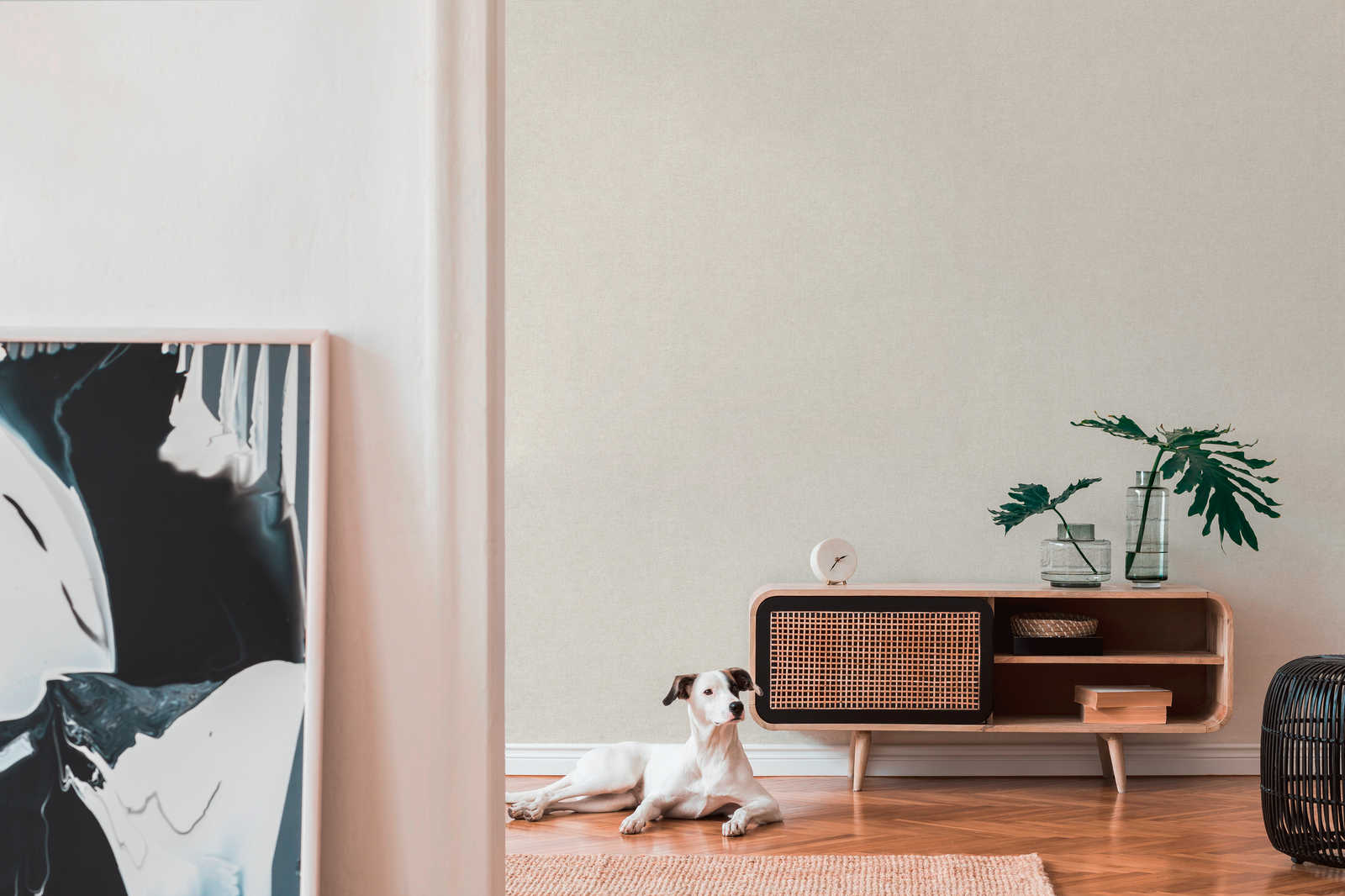 Smilškrāsas strukturētas tapetes ar matētu virsmu - vizualizācija interjerā