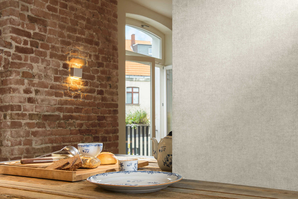 Smilškrāsas strukturētas tapetes ar matētu virsmu - idejas interjerām