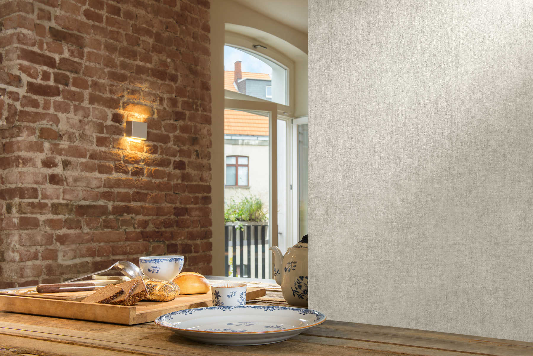 Smilškrāsas strukturētas tapetes ar matētu virsmu - idejas interjerām