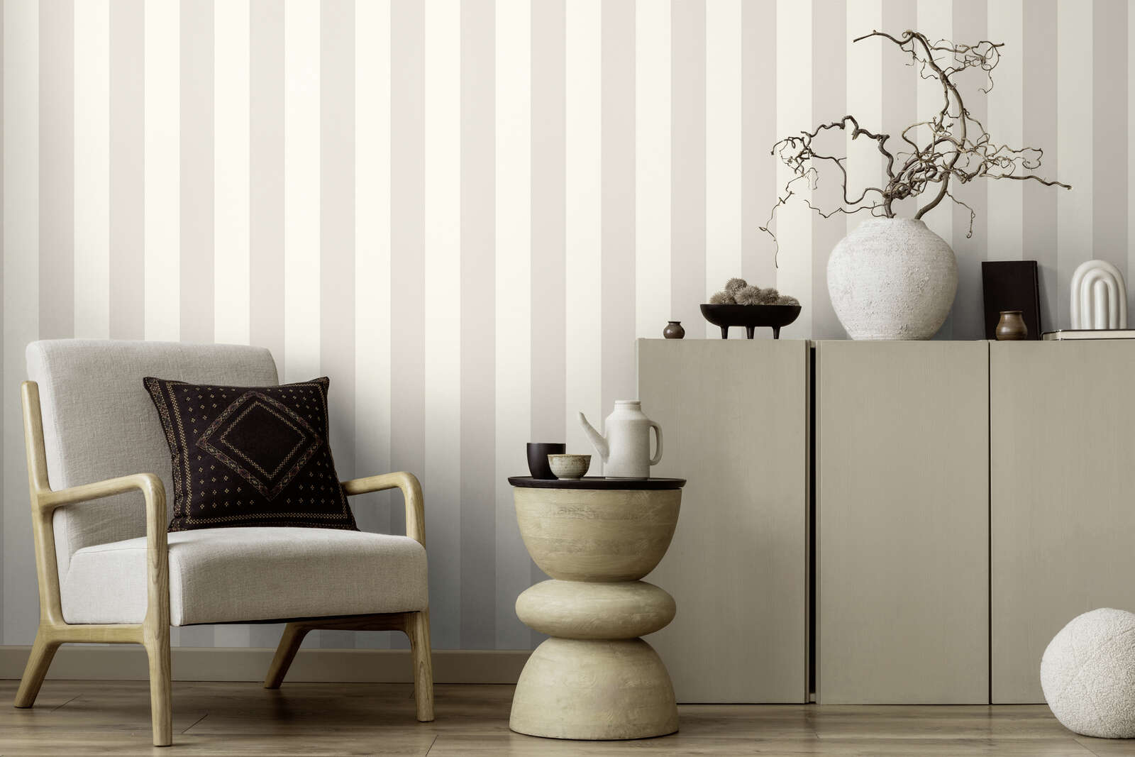 Modernas svītrainas tapetes ar vizuālu dziļumu dinamiskam interjeram