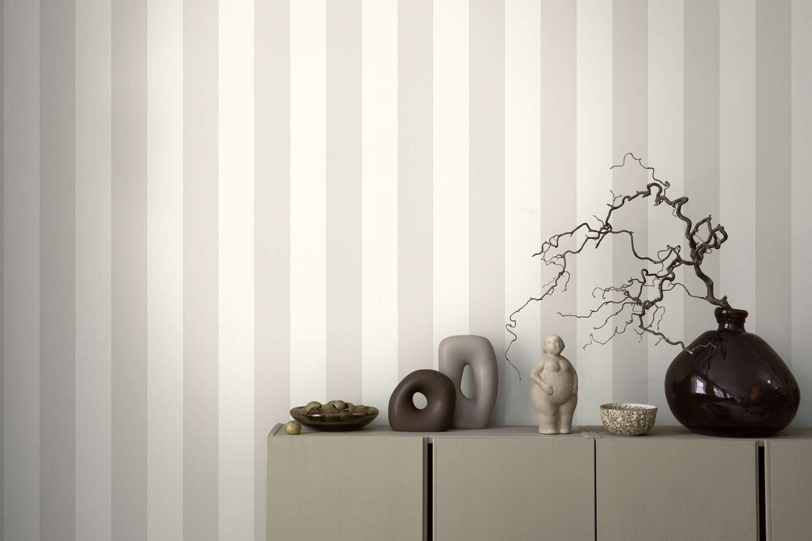 Modernas svītrainas tapetes ar vizuālu dziļumu dinamiskam interjeram