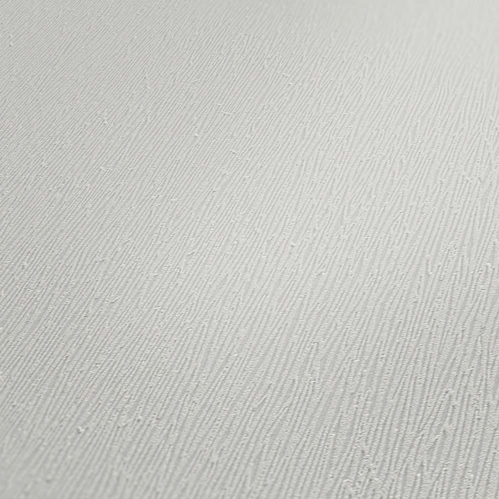 Gaiši pelēkas tapetes ar smalku tekstūru neitrālam interjera fonam