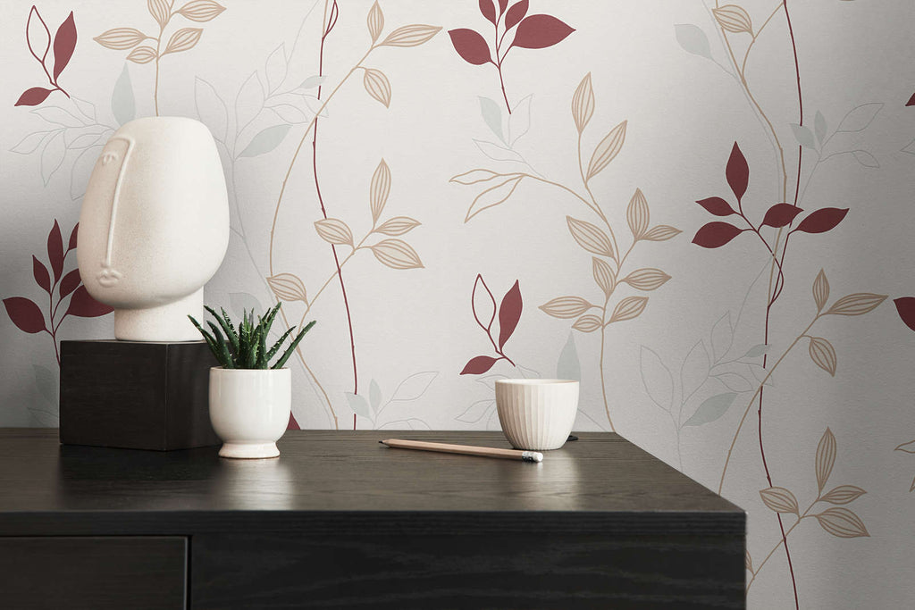Reljefas tapetes ar lapu rakstu un sarkaniem akcentiem dabiskai un raksturīgai sienu apdarei