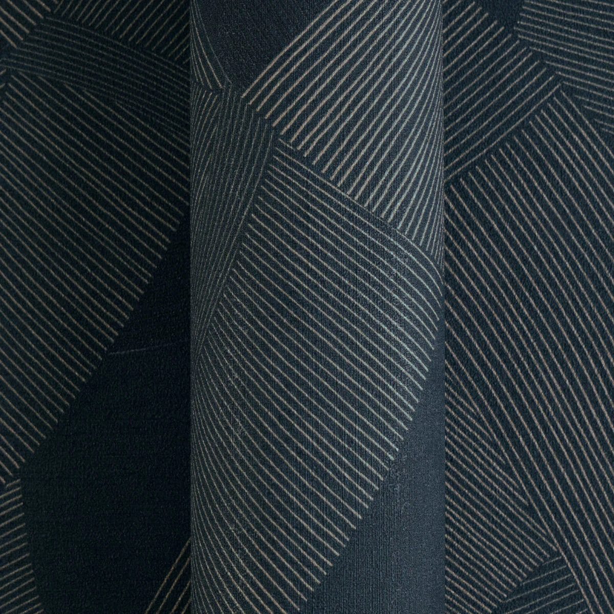 Tumši zilas abstraktas tapetes ar līnijām un spīdumu | 3012063