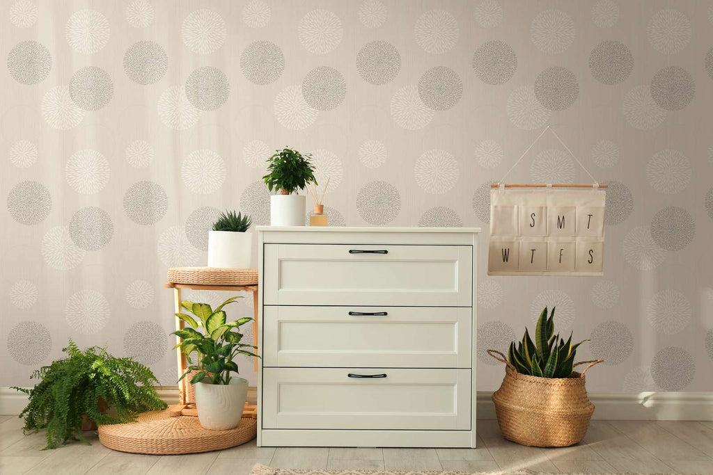 Bēšas tapetes ar smalku ziedu rakstu eleganta un izsmalcināta interjera veidošanai