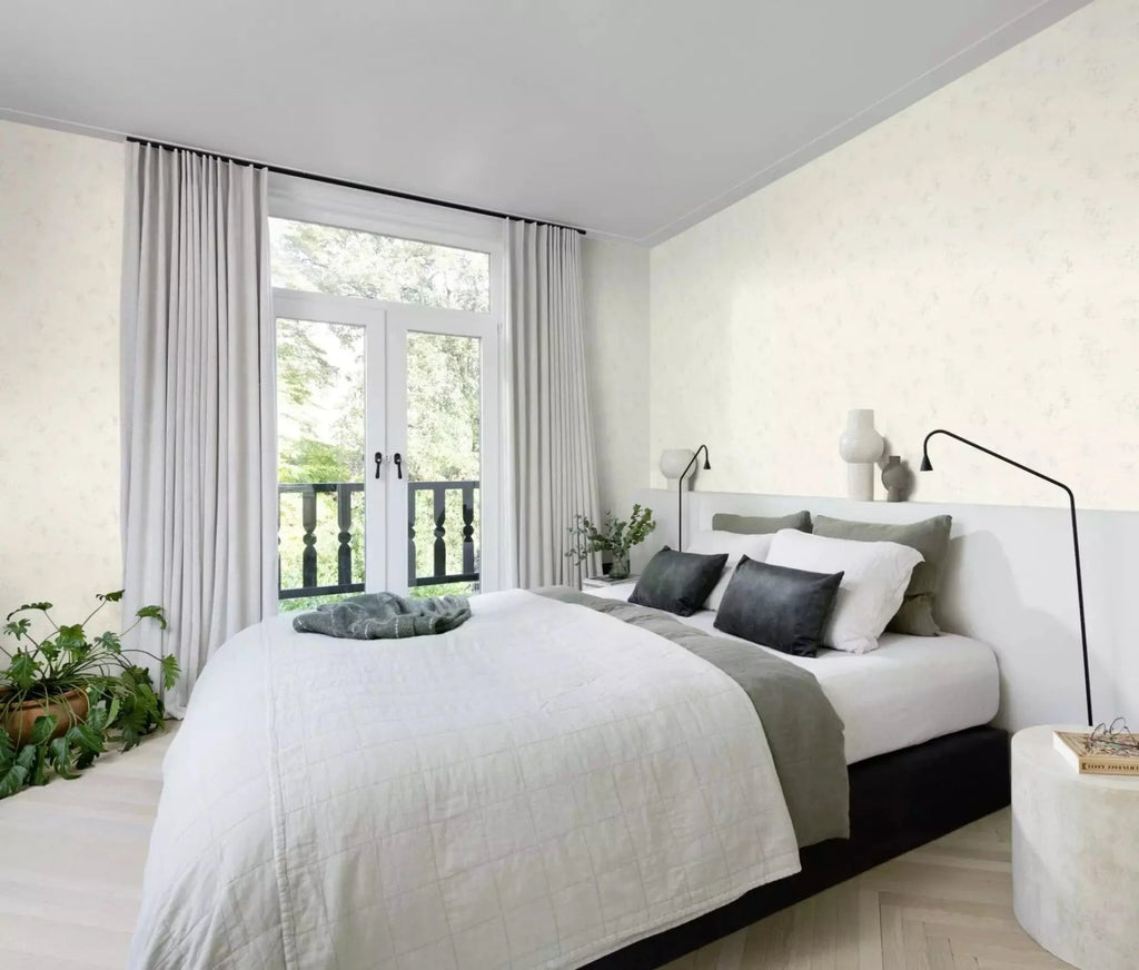 Tapetes ar apmetuma faktūru, baltā tonī ar sudraba akcentiem, 315707, Color Your Life