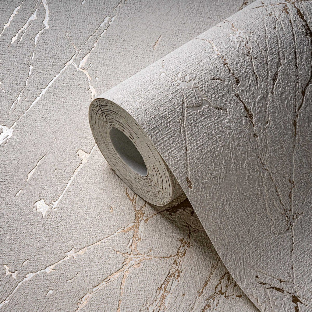 Bēšas tapetes ar zelta efektu modernai klasikas un dizaina kombinācijai