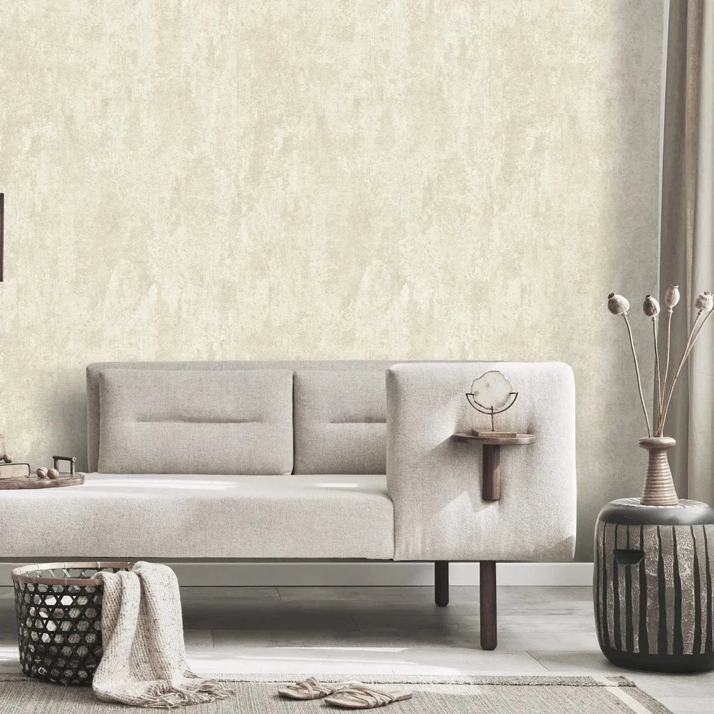 Bēšas tapetes ar apmetuma efektu un spīdumu – eleganta sienas apdare  