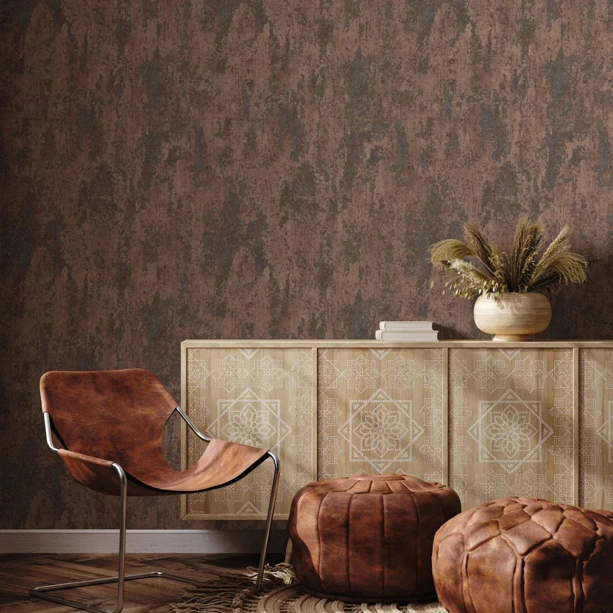 Brūnas tapetes ar apmetuma efektu un vieglu spīdumu – silts dizains telpā  