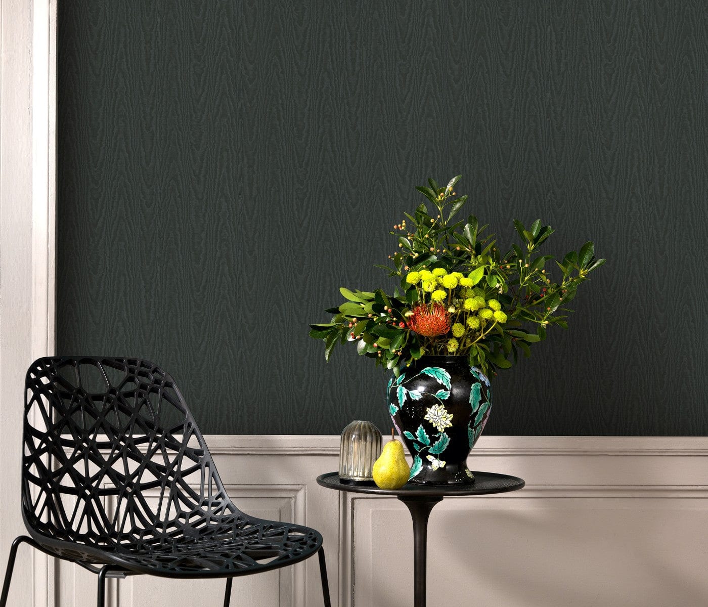 Greznas melnas tapetes ar modernu moirē efektu izteiksmīgai sienu apdarei, 3731773, guļamistabai - interjers 2