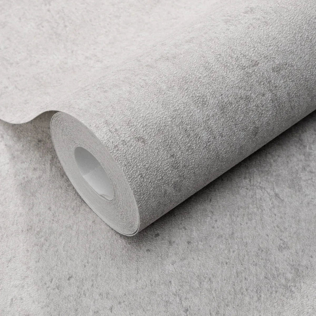 Pelēkas sienas tapetes ar apmetuma tekstūru – interjera risinājums no Erismann  