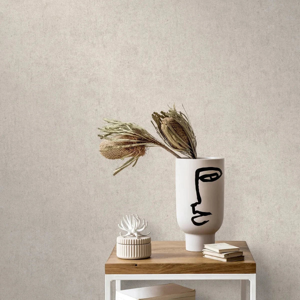 Taupe toņu tapetes ar apmetuma dizainu sienām – Erismann stila ieteikums  