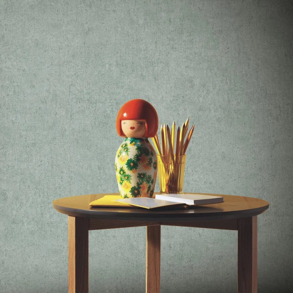 Zaļas tapetes ar dekoratīvu apmetuma tekstūru – moderna siena ar Erismann  