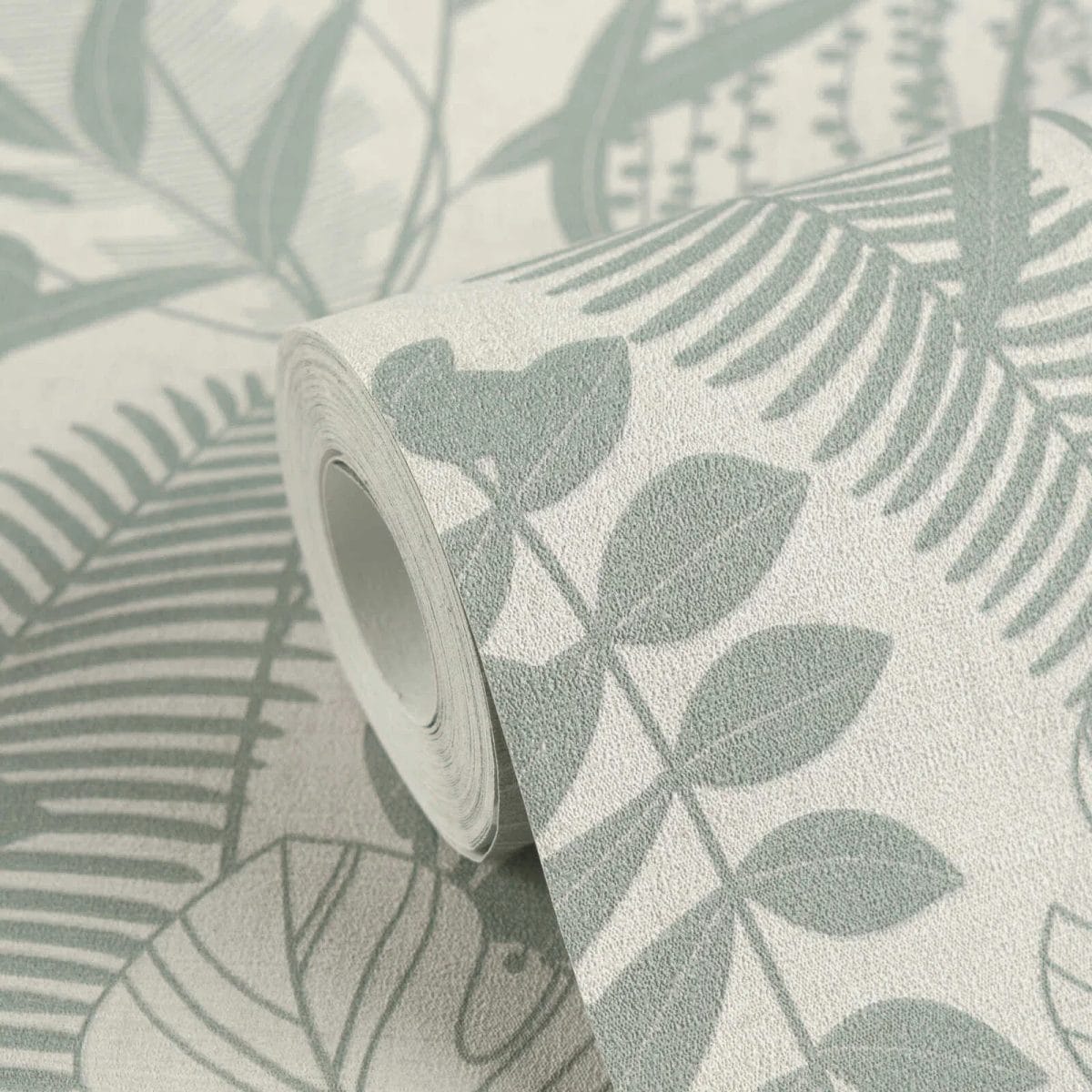 Zaļi pelēkas tapetes ar dekoratīvu lapu motīvu un spīdumu | 3012132