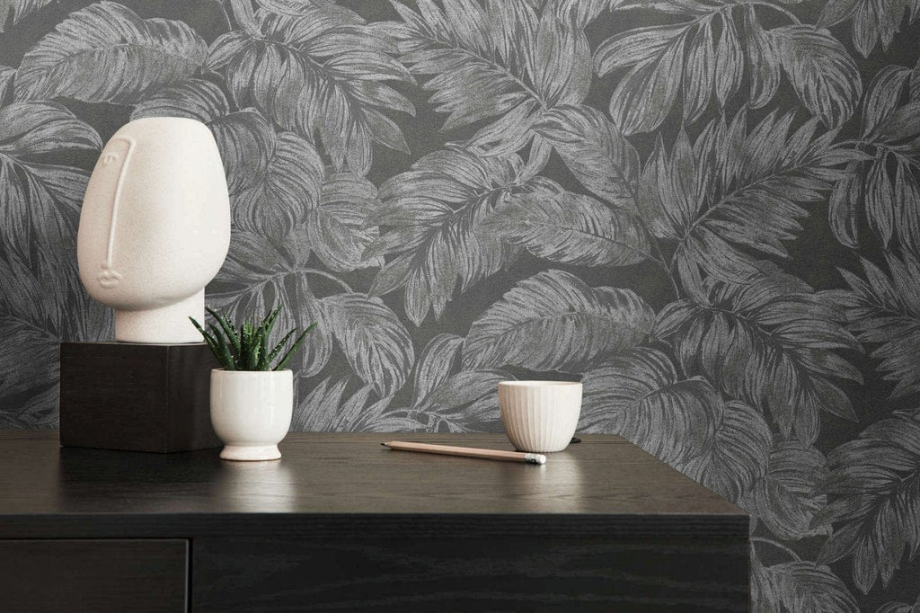 Džungļu dizaina tapetes ar sudraba un pelēkiem toņiem eksotiskai noskaņai
