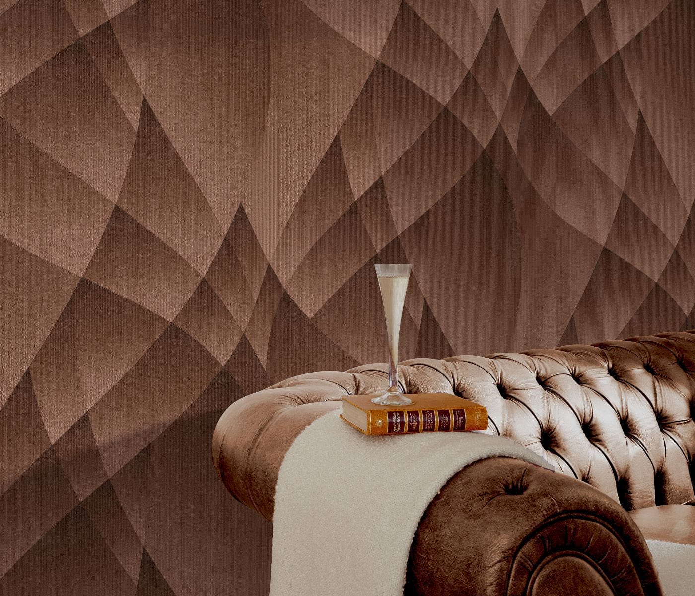 Tapetes bronzas toņos ar ģeometrisku dizainu, piešķir  greznumu un dziļumu, 3752210, skats interjerā 2