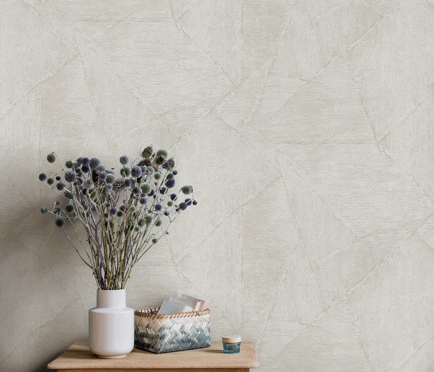 Silti pelēkas tapetes ar ģeometrisku dizainu mūsdienīgam interjeram, 3737336, showroom 3